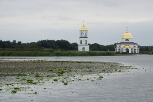 Трипілля і затоплена церква під Ржищевом: Затоплена церква, Гусинці